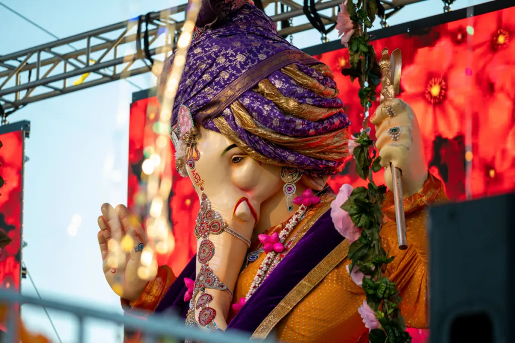 A large idol of Ganesh sits onstage at Radio Zindagi’s Ganesh Utsav 2023 at Newpark Mall in Newark, Calif. on Sept. 24, 2023. Photo: Sree Sripathy for India Currents/CatchLight Local