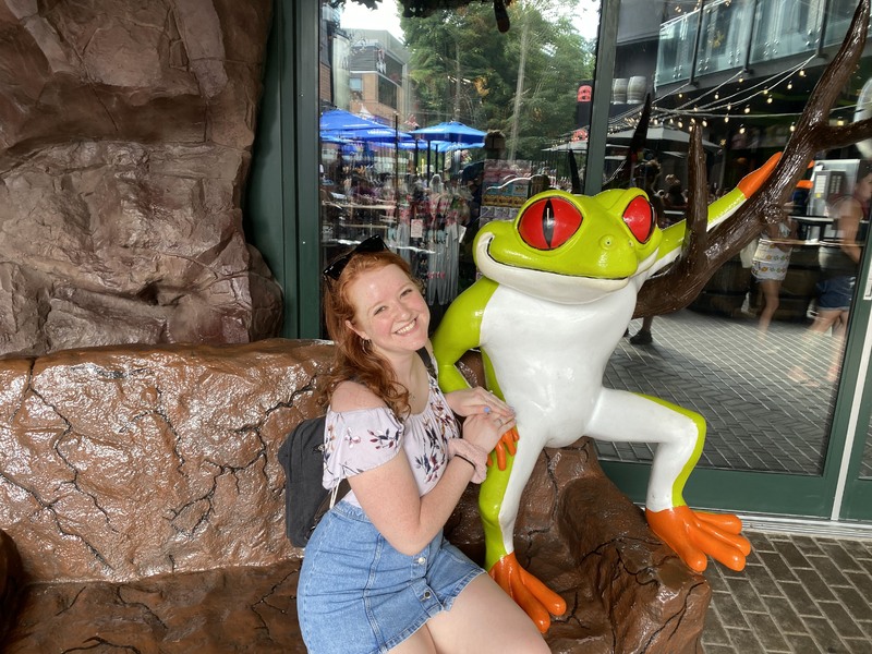 Elizabeth Carr at the Rainforest Cafe