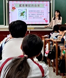 Minny 陳彥妤 (Yen Yu Chen) Introducing  Gratitude Art Lesson in Mandarin