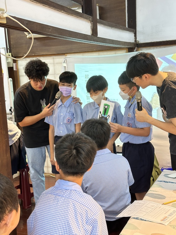 Undergraduate Students Teaching Group Lesson on Avatars