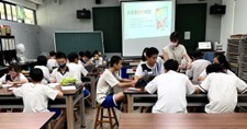 Students working on Self-Portrait Art Lesson in Mandarin