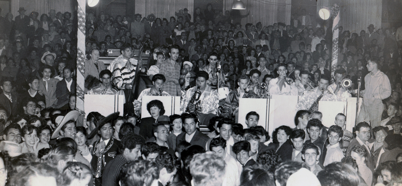 Band playing in San José