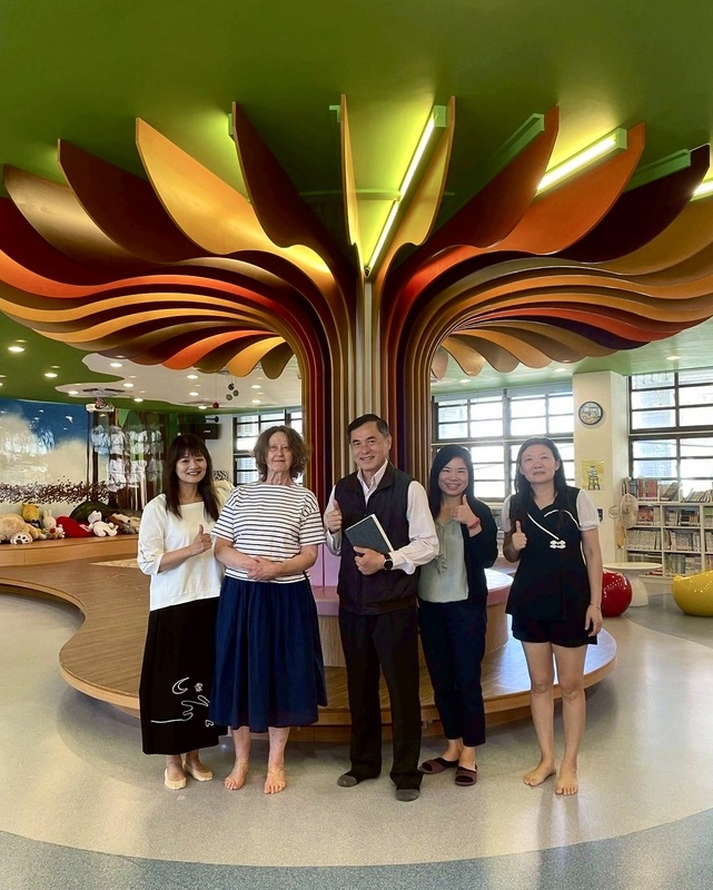 Jiou De Primary School Library