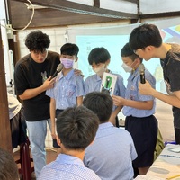 Undergraduate Students Teaching Group Lesson on Avatars